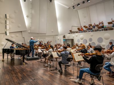 Hochschule für Musik, Probe des Hochschulsinfonieorchesters mit Finalisten der Alterskategorie IV im Konzertsaal/Foto: Marcus Lieder